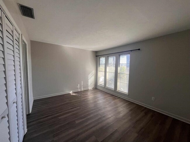 Building Photo - 214 Westwood Dr