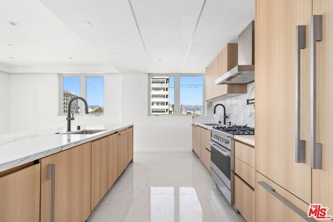 Building Photo - 1414 S Beverly Dr