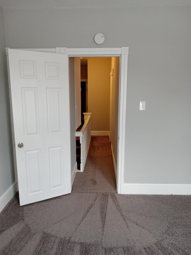 Building Photo - 211 E 13th St