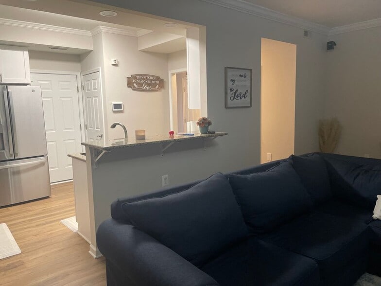 Building Photo - 1211 Lindsay Ln