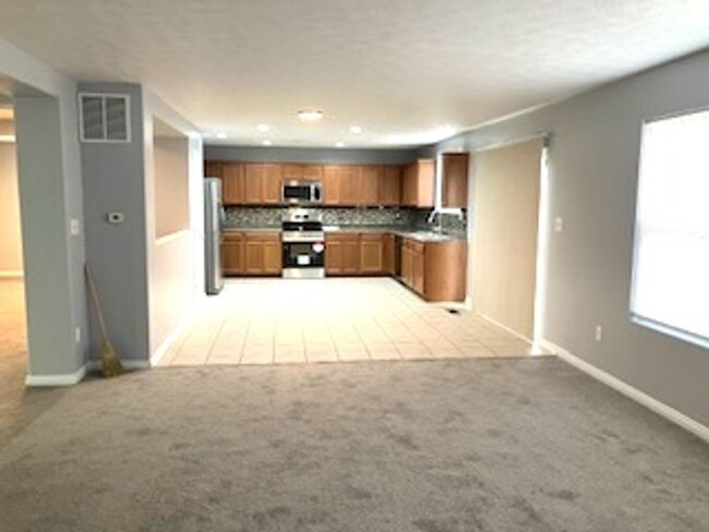 Building Photo - ***Spacious DREAM HOME w/Fresh Paint New A...