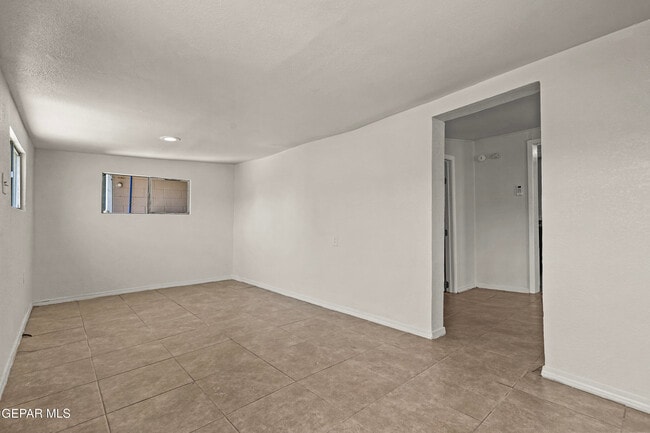 Building Photo - 209 N Seville Dr