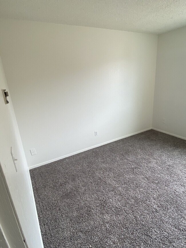 Building Photo - "Cozy 2-Bed Retreat with Charm!"