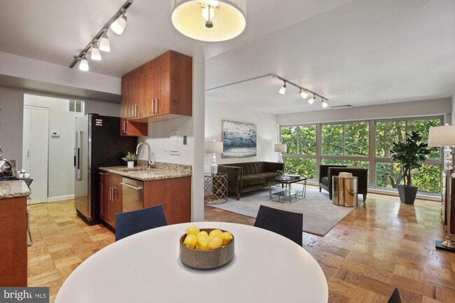 Building Photo - Beautiful 1BR/1BA in Downtown Bethesda. Al...