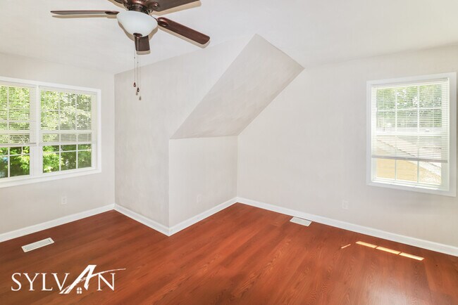 Building Photo - The living is easy in this 3 bedroom, 1.5 ...