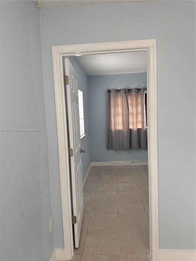 Building Photo - 1542 NW 35th St