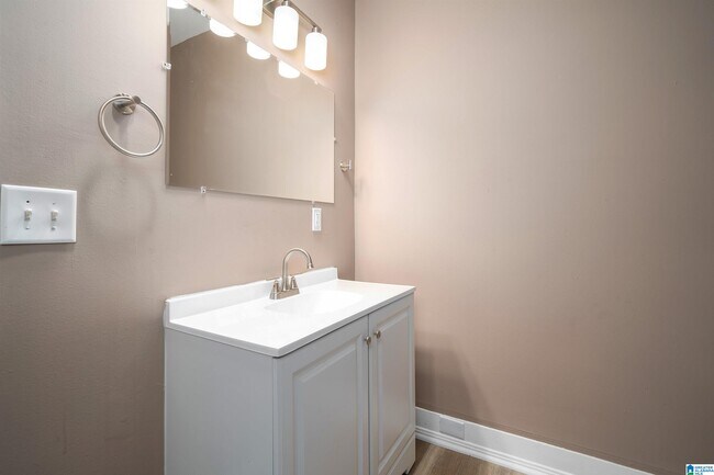 Building Photo - 516 14th St SW