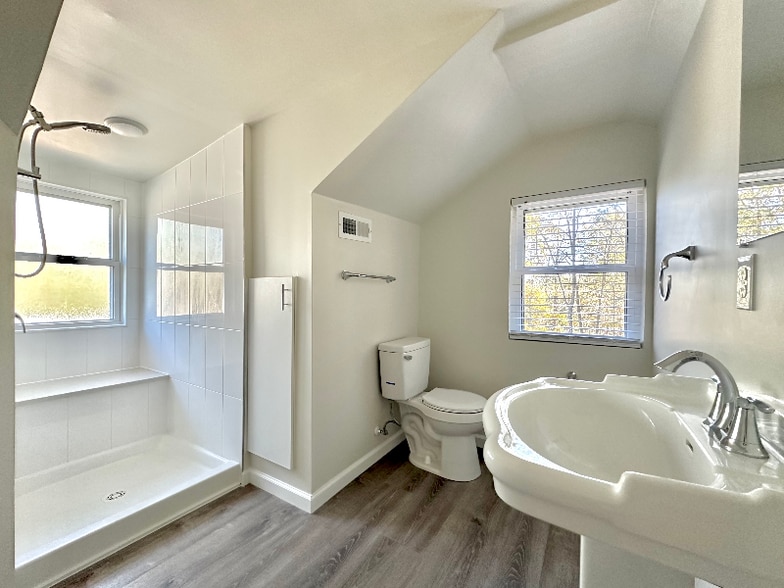 Building Photo - 604 Homeland Ave