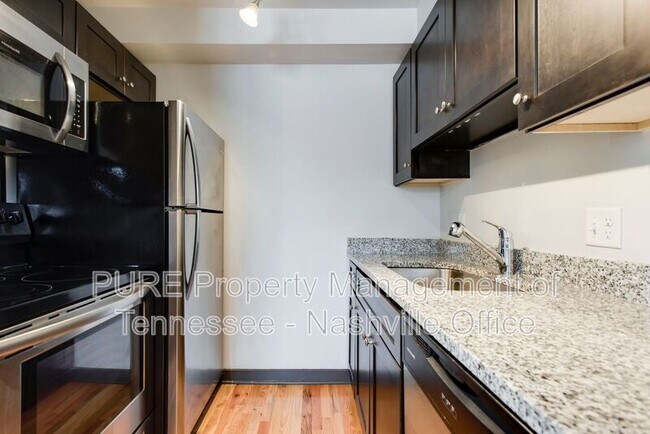 Building Photo - 517 Veritas St