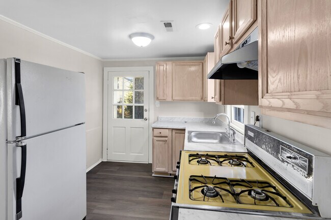 Building Photo - 211 Lawson St