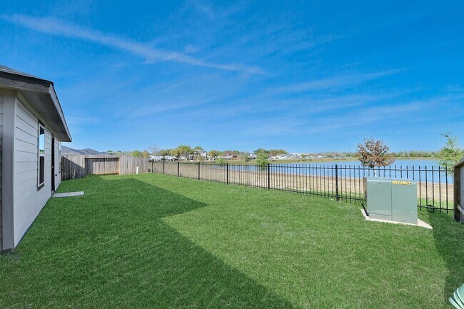 Building Photo - 1027 Bluegill Ln