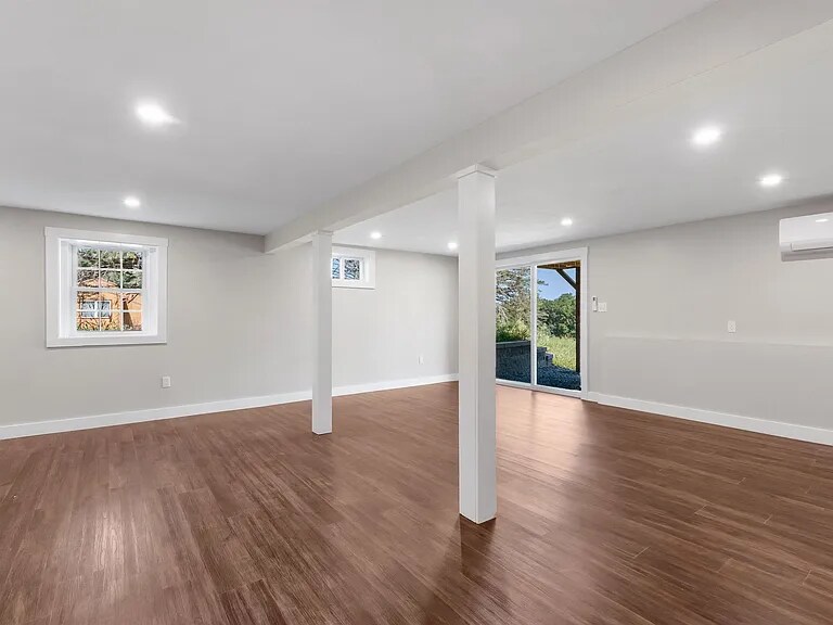 Building Photo - 84 Old Lake Shore Rd