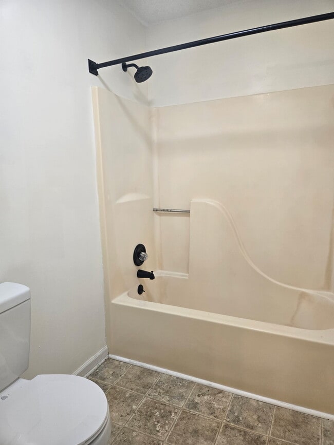 Building Photo - 118 Shady Maple Dr