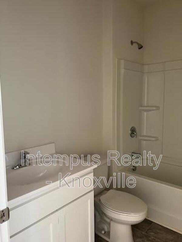 Building Photo - 1311 Hampton Pl Cir