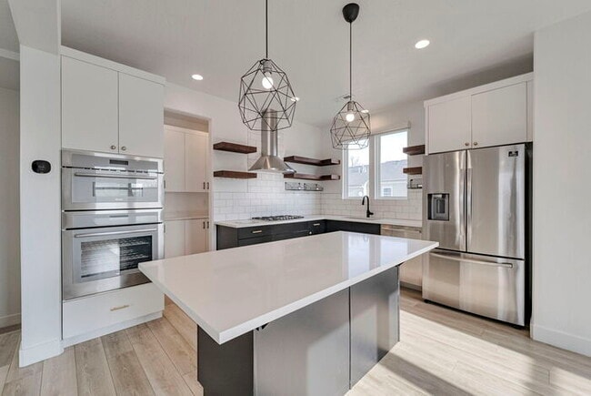 Building Photo - Executive 3 story Townhouse in Downtown Daybreak