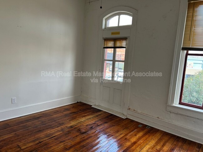 Building Photo - 215 Main St