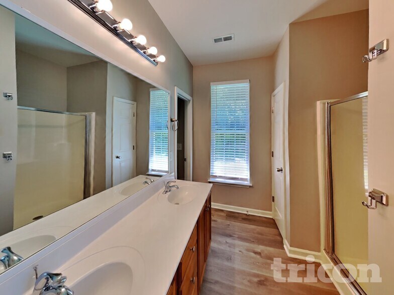 Building Photo - 1582 Weatherend Dr