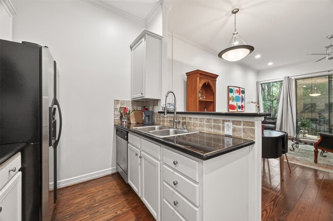 Building Photo - 118 McGowen St