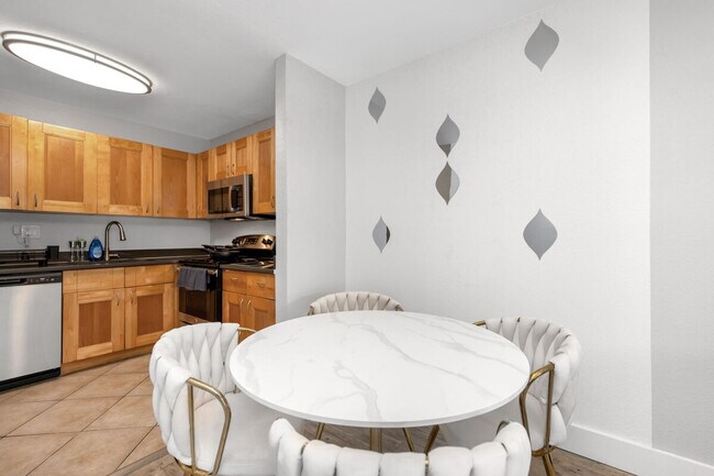 Building Photo - 4307 W Kennedy Blvd