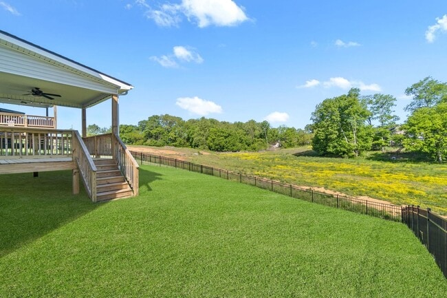 Building Photo - 3 Bedroom 2 1/2 Bath Pet Friendly Home For Rent!