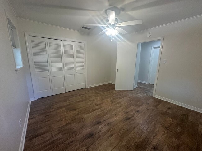 Building Photo - Gorgeous 3 Bedroom South Highland Home wit...