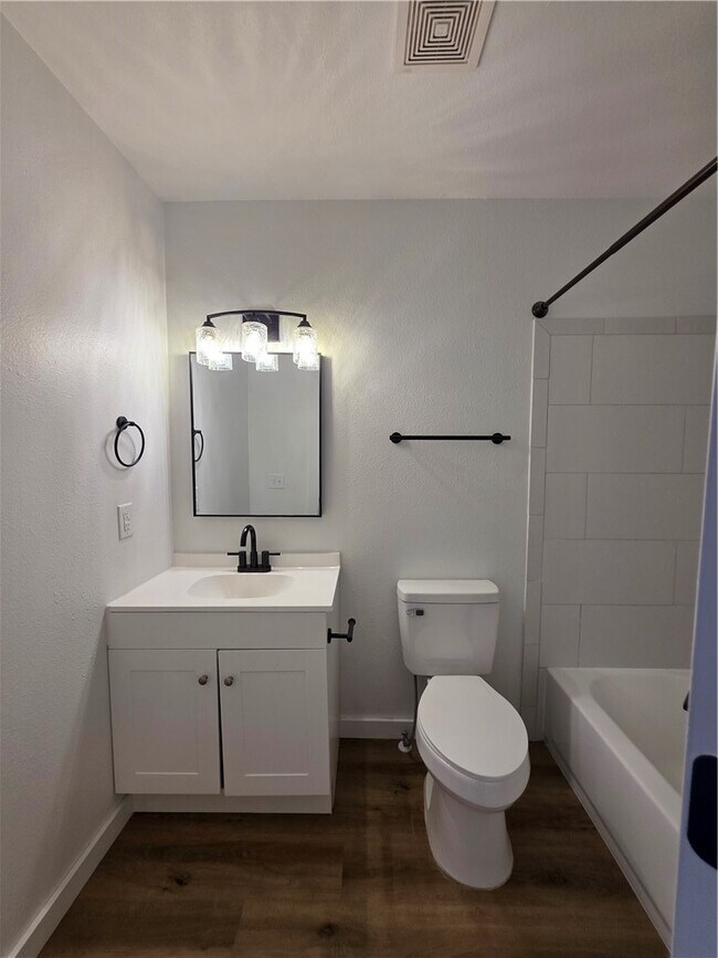 Building Photo - 2304 SE Jayel Terrace