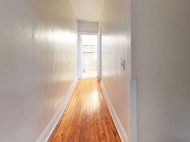 Building Photo - 1482 Summit St