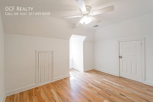 Building Photo - 3512 Lancaster Ave