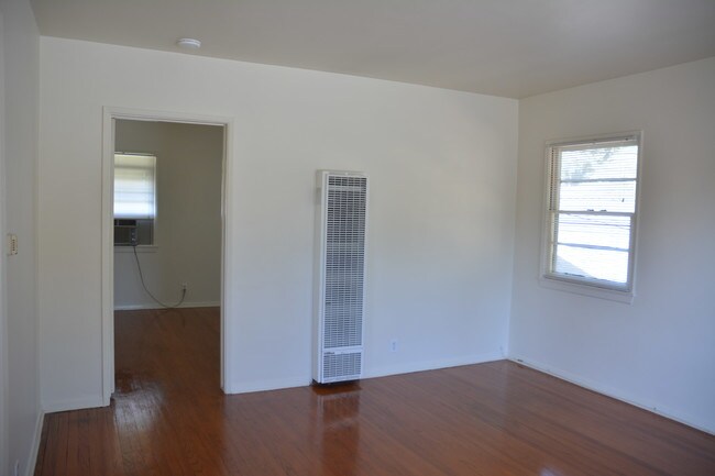 Living Room - 605 N Holliston Ave