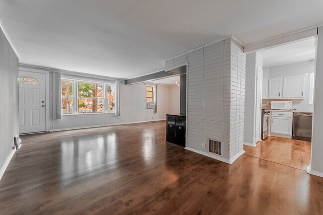Building Photo - 3635 N Oconto Ave