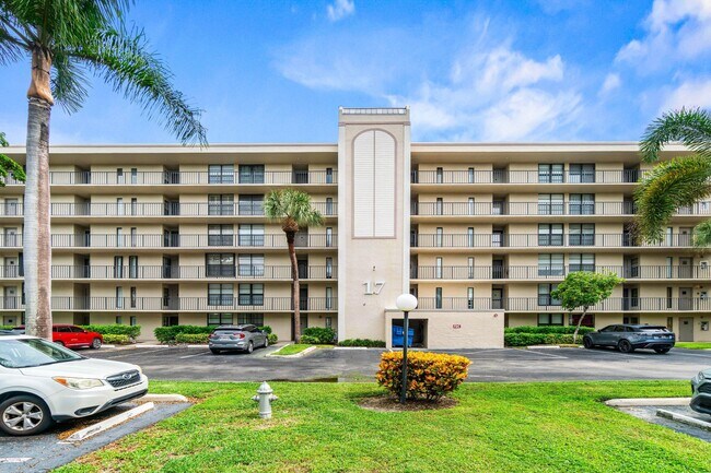 Building Photo - 17 Royal Palm Way