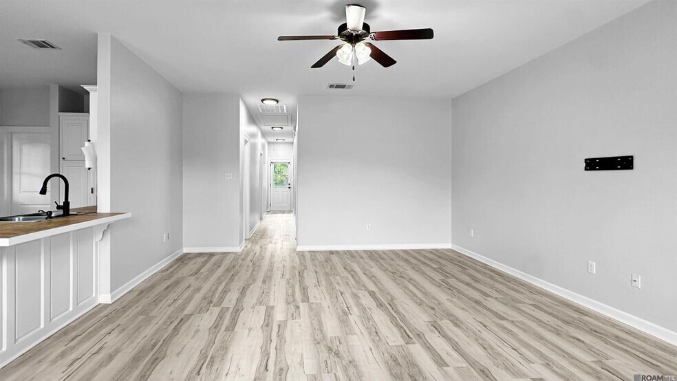 Building Photo - 10816 Field Pointe Dr