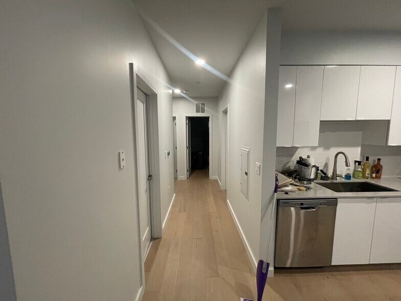 Building Photo - 3 Lisbon St