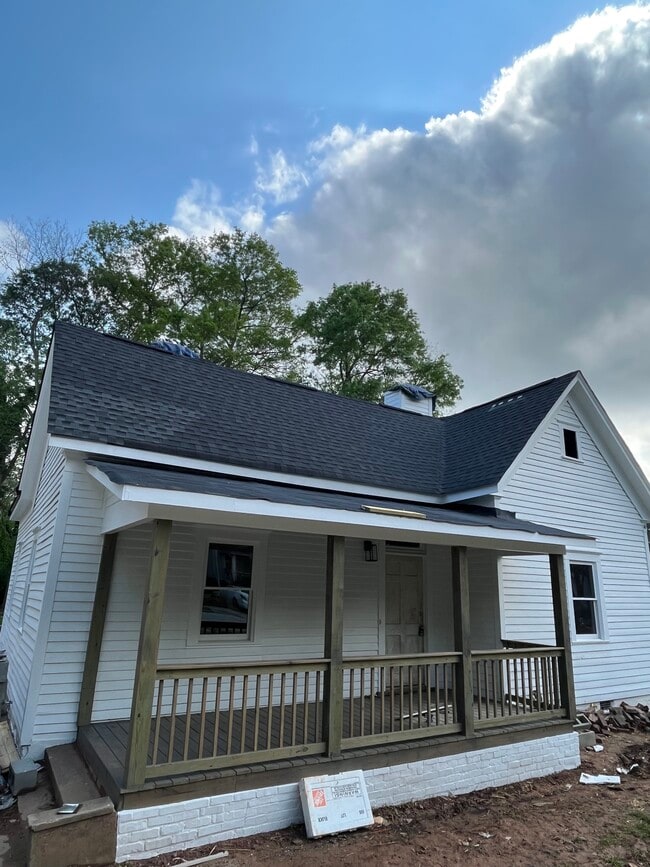 Primary Photo - 842 White St SW