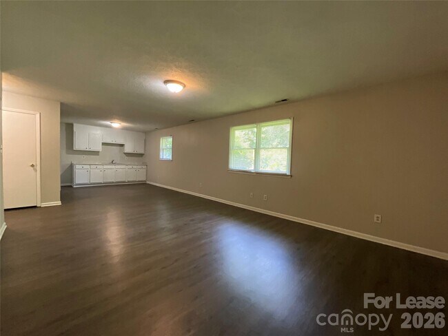 Building Photo - 304 Palm St