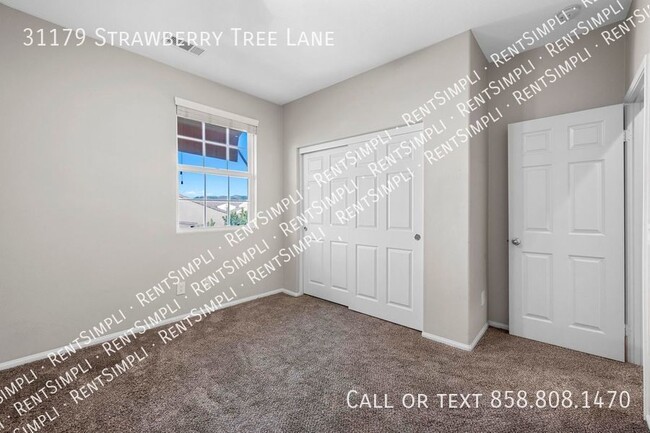 Building Photo - Stunning 3 BR 2.5 BA Townhome for Lease