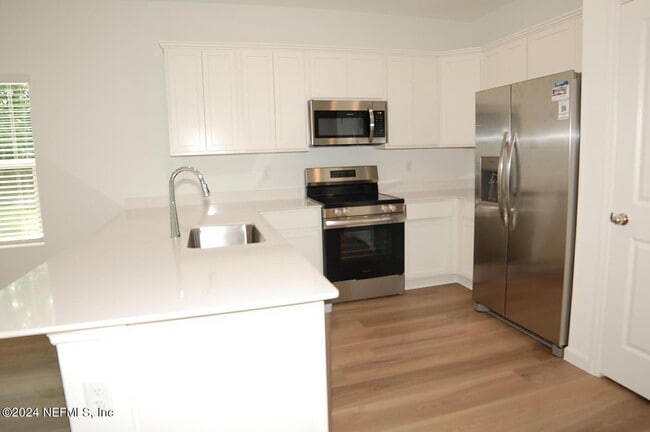 Building Photo - 689 Holly Lks Dr