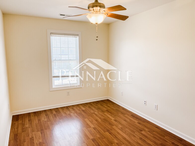 Building Photo - 208 Colonnade St