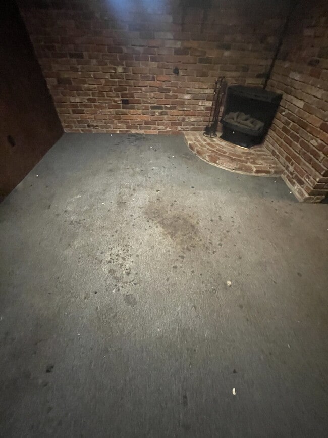 Building Photo - 149 Parkwood Rd