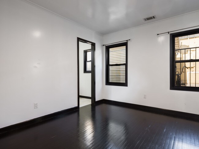 Each bedroom has Private Bathroom - 1259 N Genesee Ave