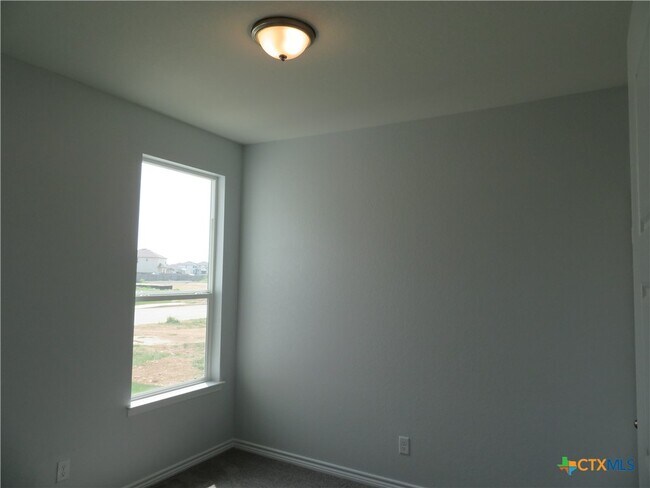 Building Photo - 352 Blacktail Dr