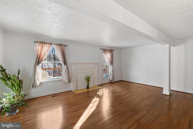 Building Photo - 10877 Olde Woods Way