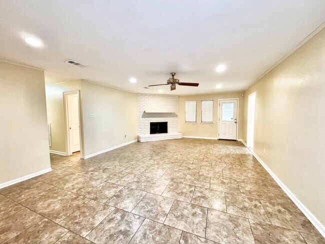 Building Photo - 1323 Tamari Dr