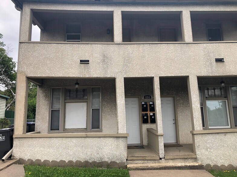 Building Photo - 694 6th St E