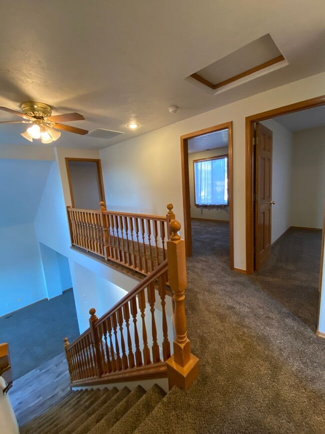 Building Photo - Spacious & Updated 4 Bedroom 2.5 Bath In H...
