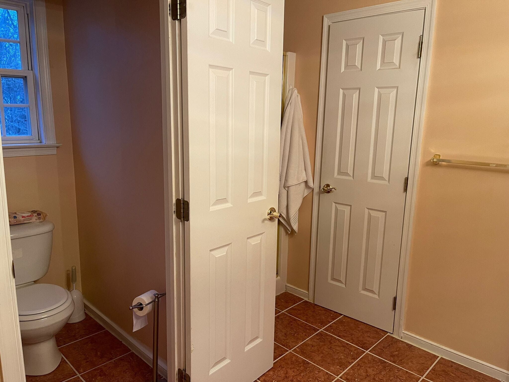 Building Photo - 1300 Lomond Dr