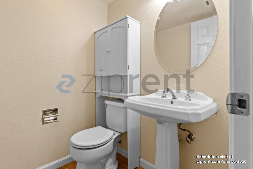 Building Photo - 439 Sandhurst Dr