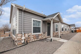 Building Photo - Remodeled 3 bed 2 bath Gem!