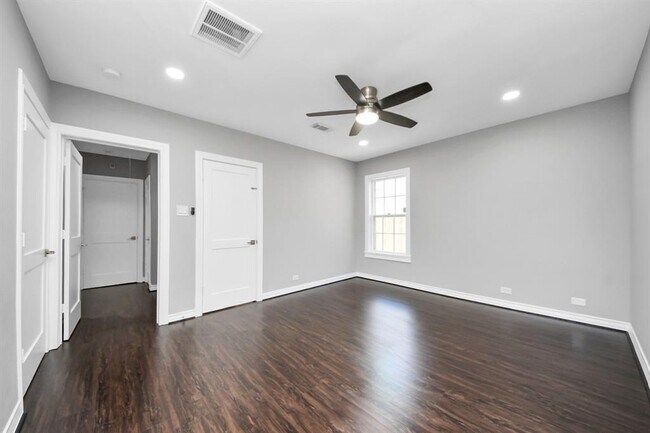 Building Photo - 6622 Park Ln