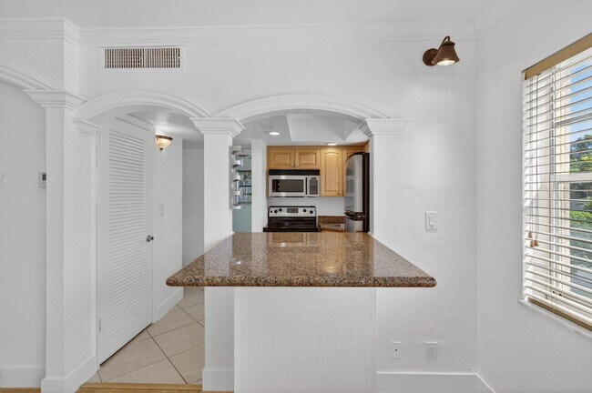 Building Photo - 901 NE 3rd St